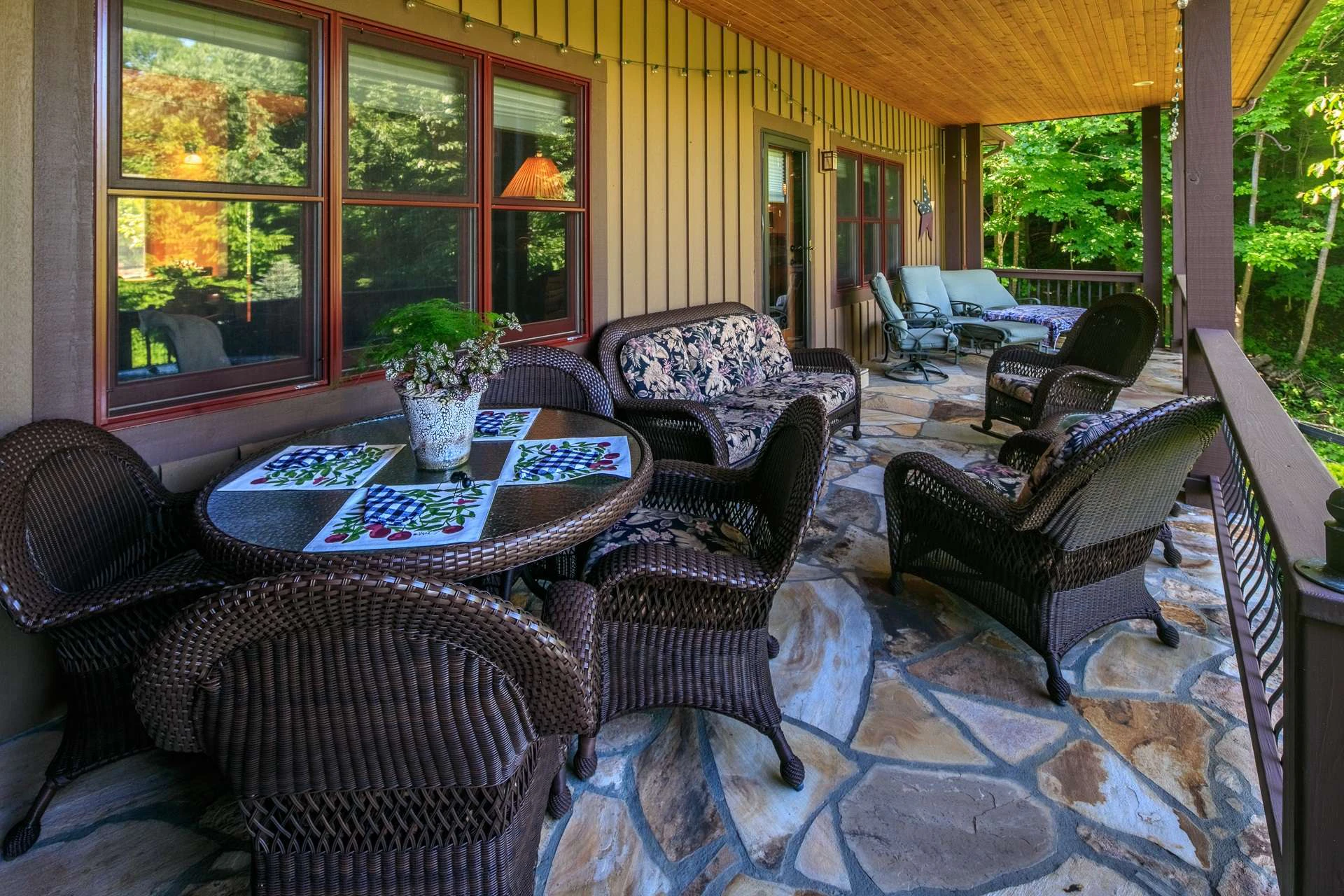 Image number 11 for the current listing