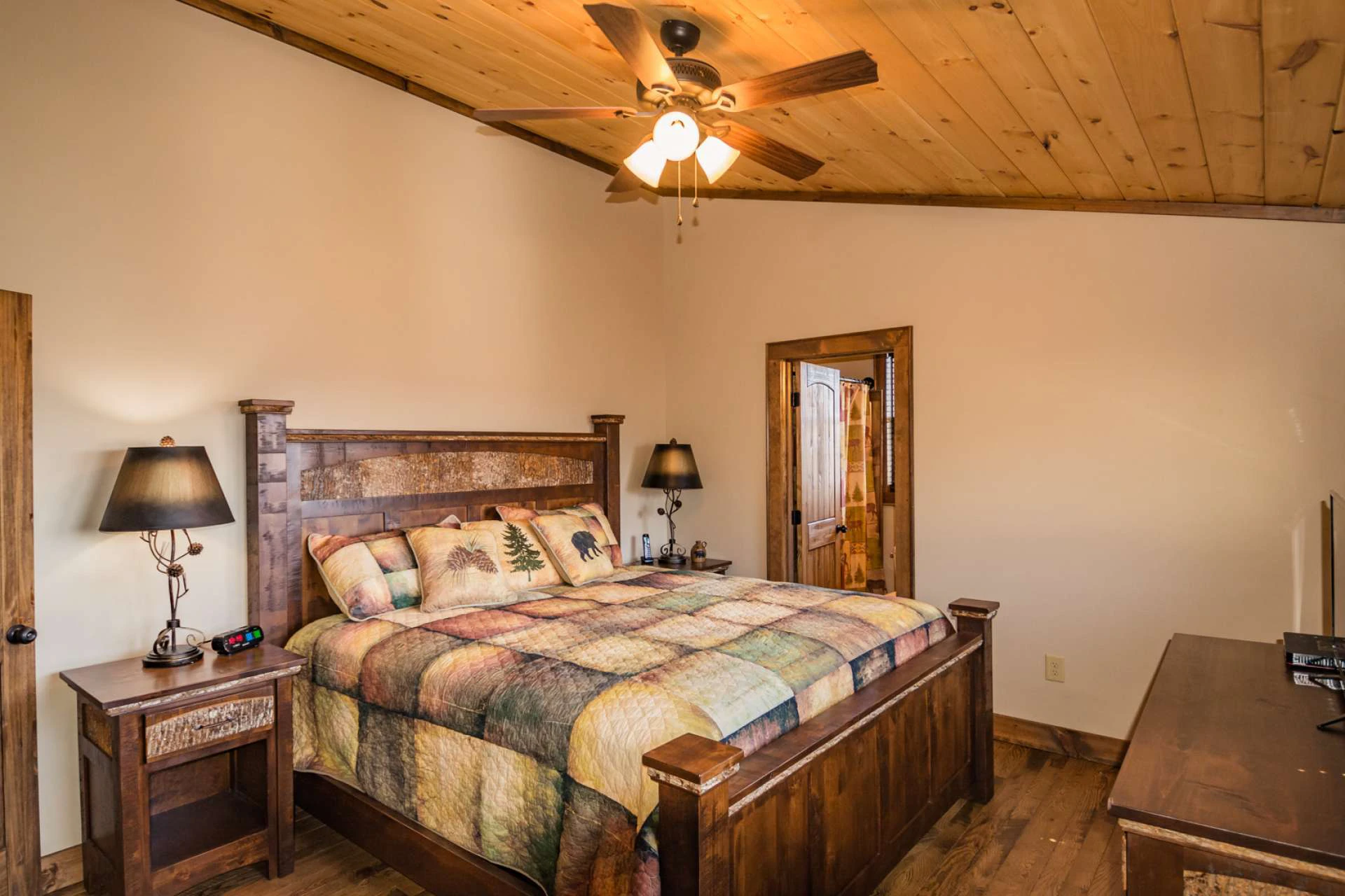 Image number 4 for the current listing