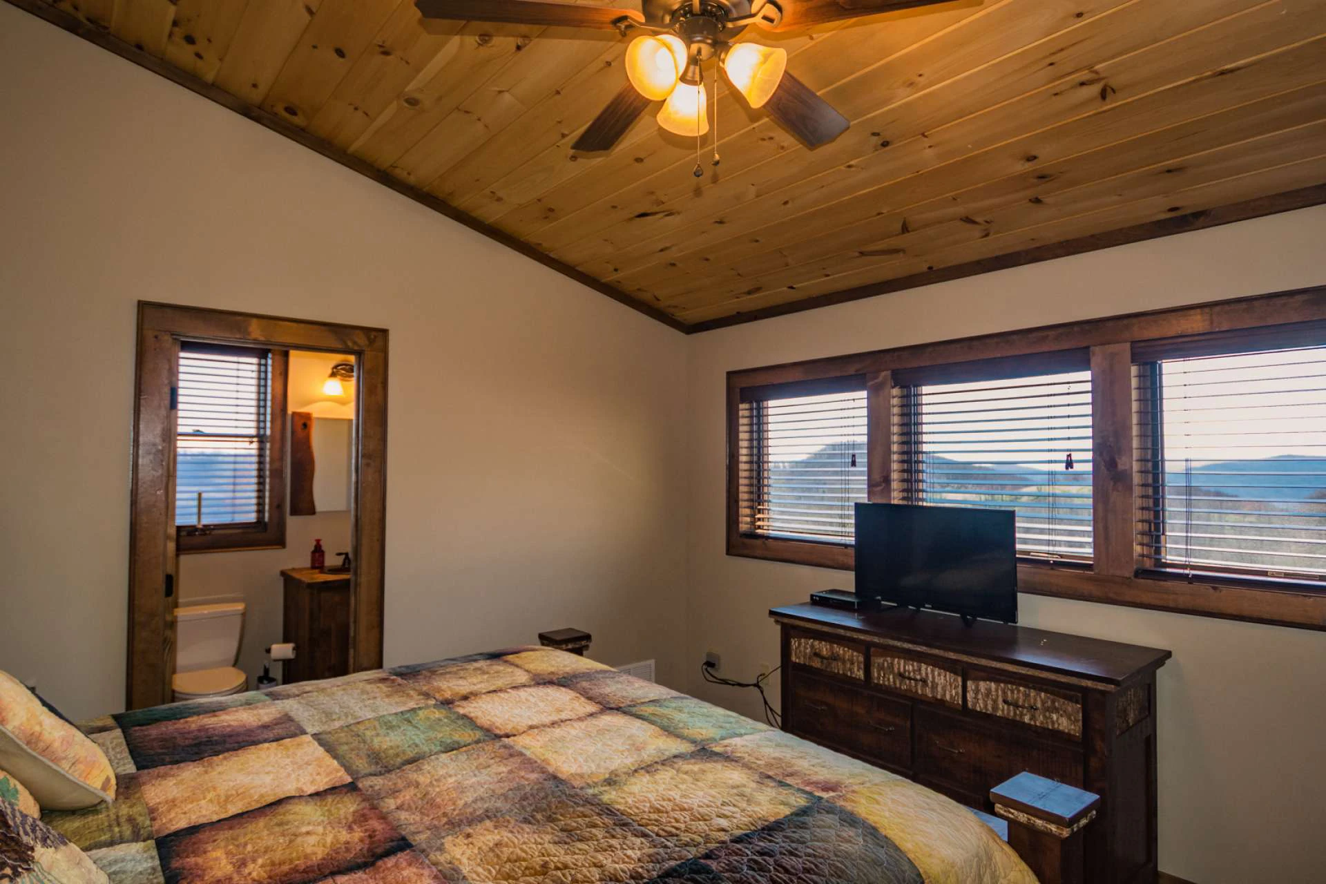 Image number 5 for the current listing