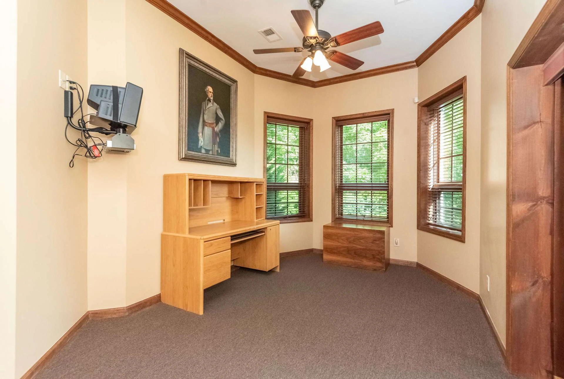 Image number 14 for the current listing