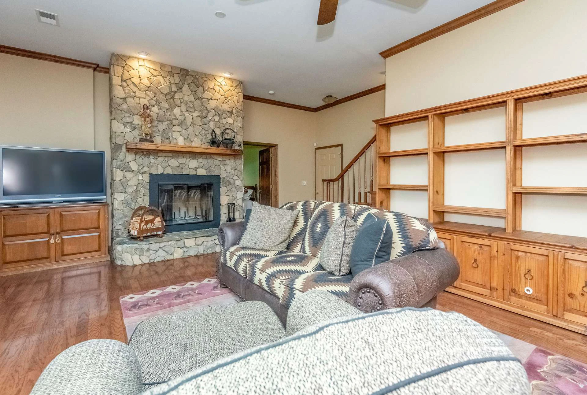 Image number 11 for the current listing
