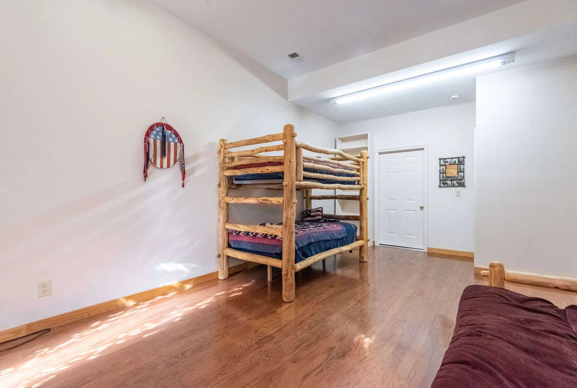 Image number 6 for the current listing