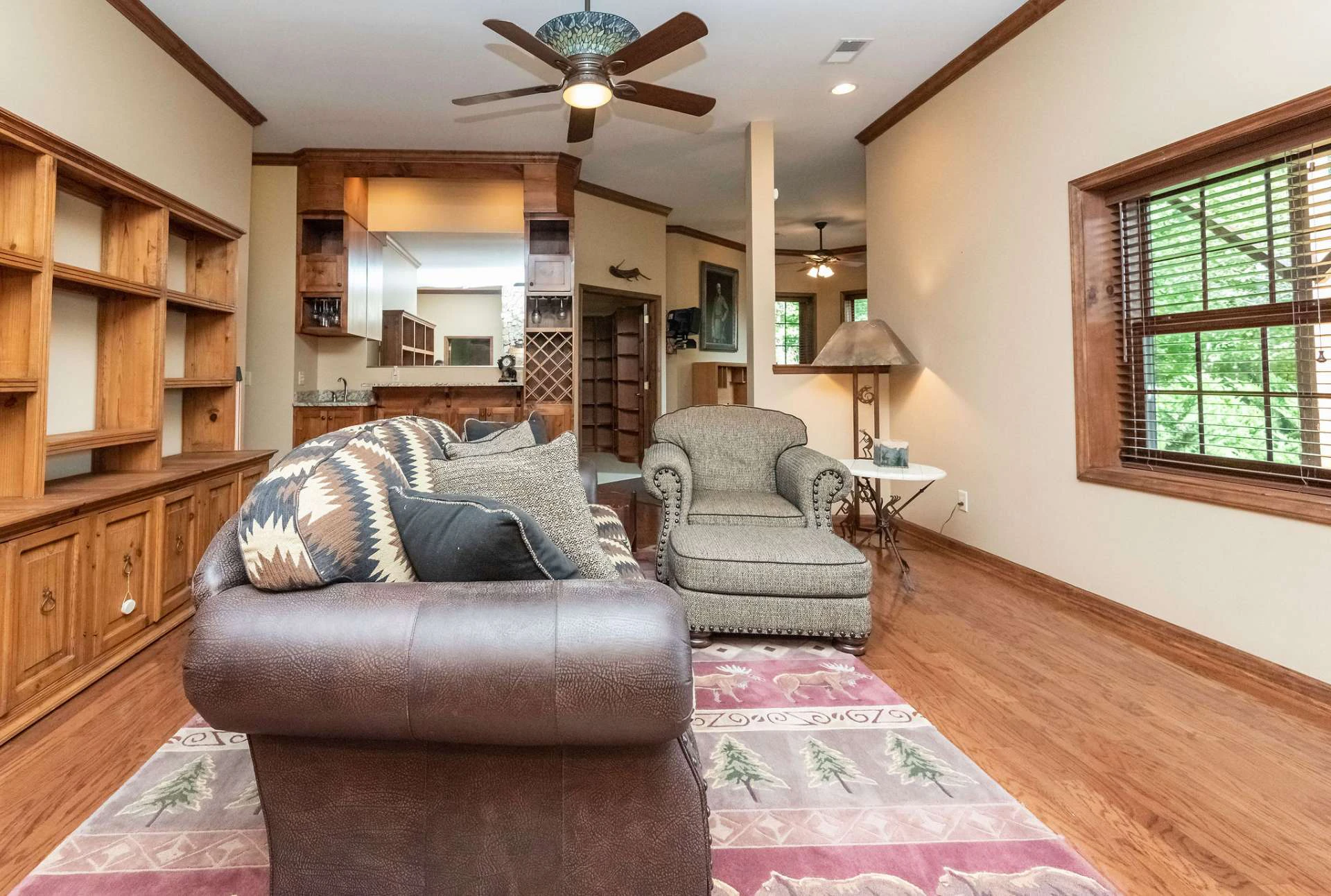 Image number 4 for the current listing