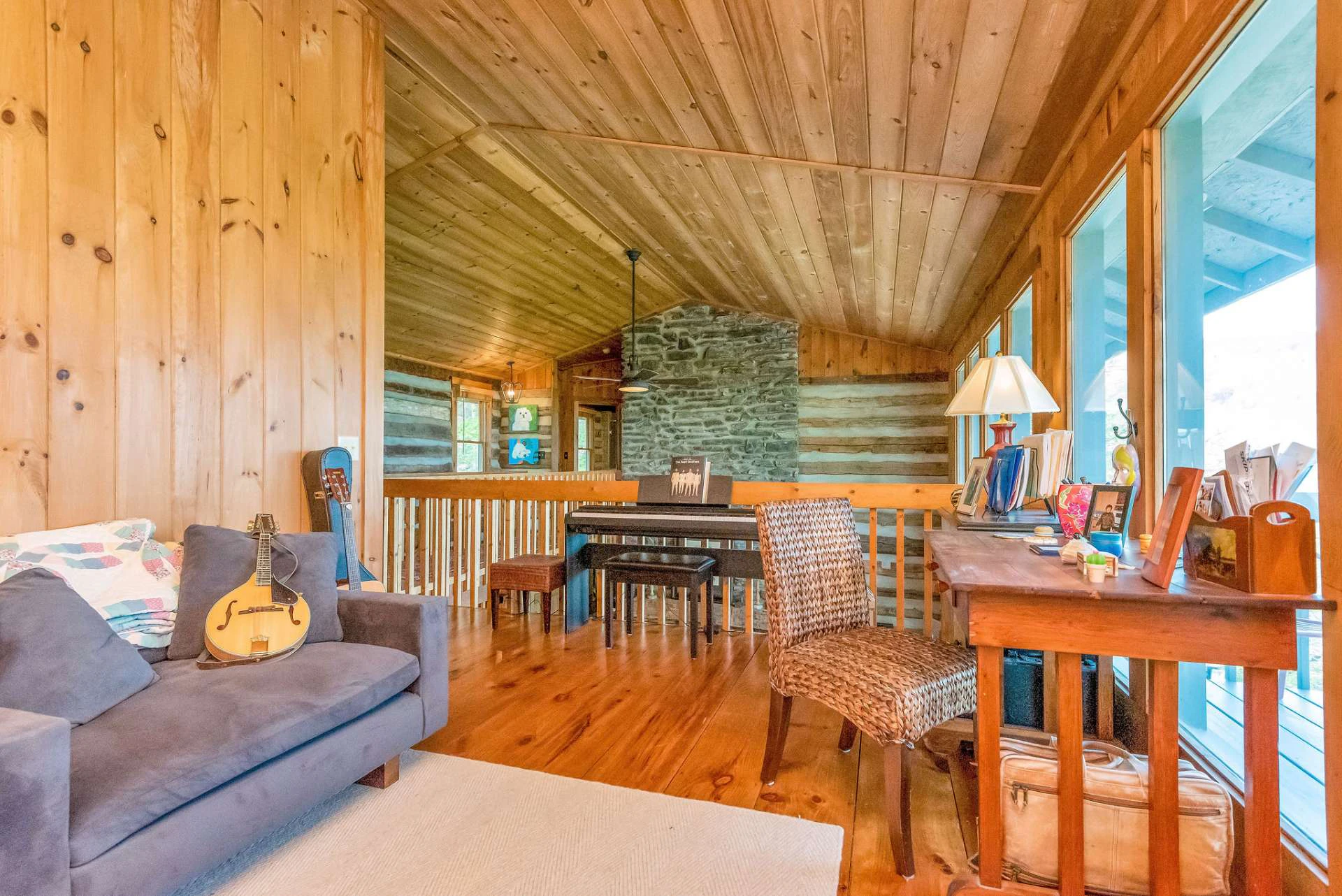 Image number 10 for the current listing