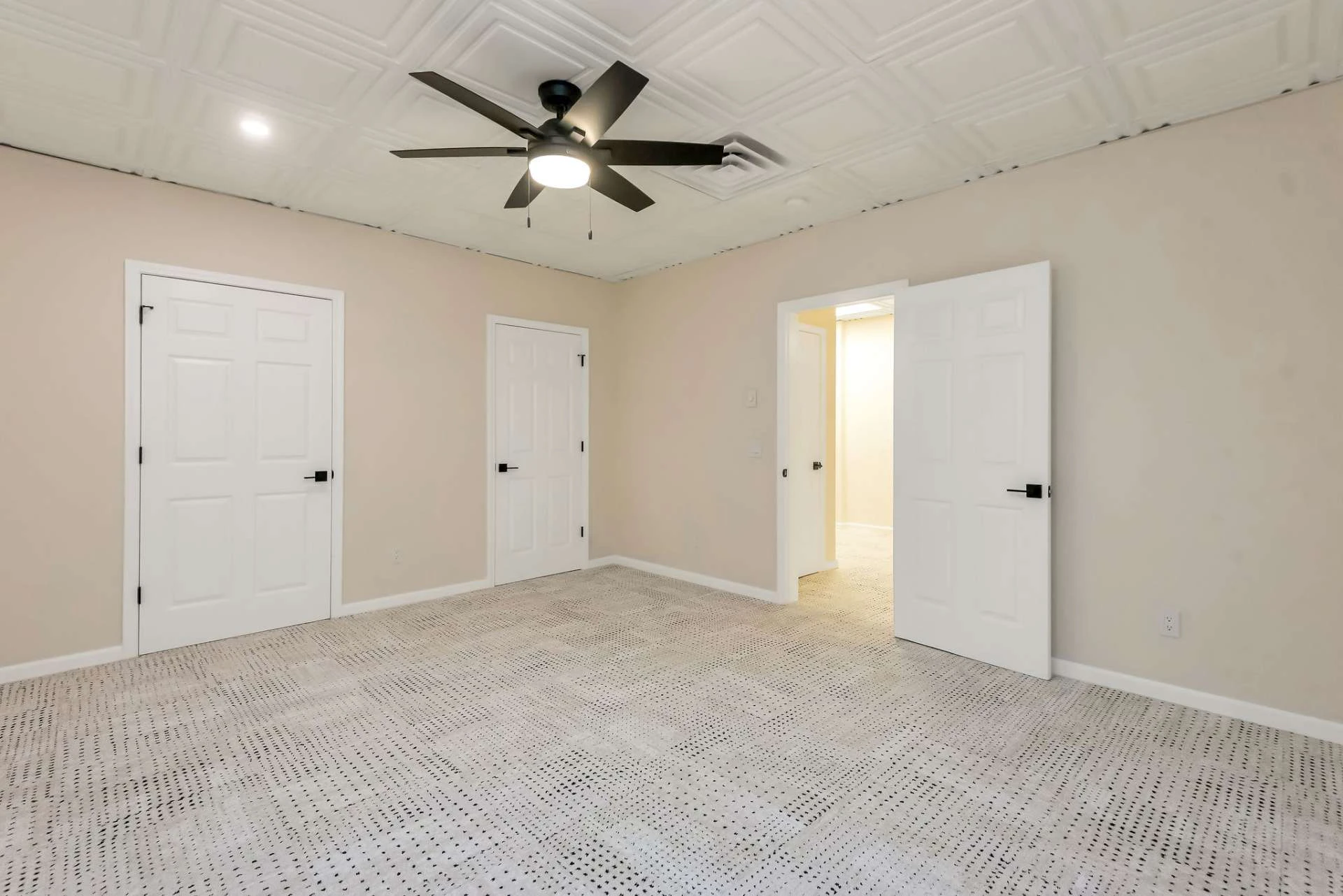 Image number 9 for the current listing