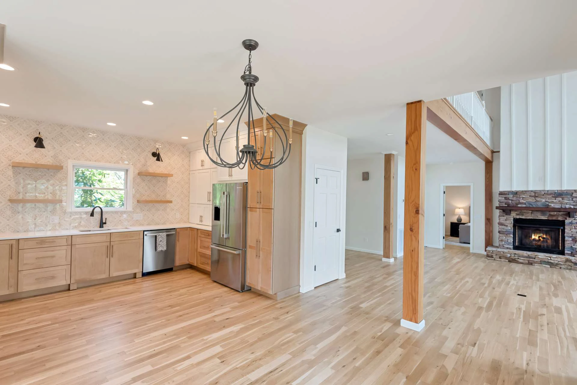Image number 2 for the current listing