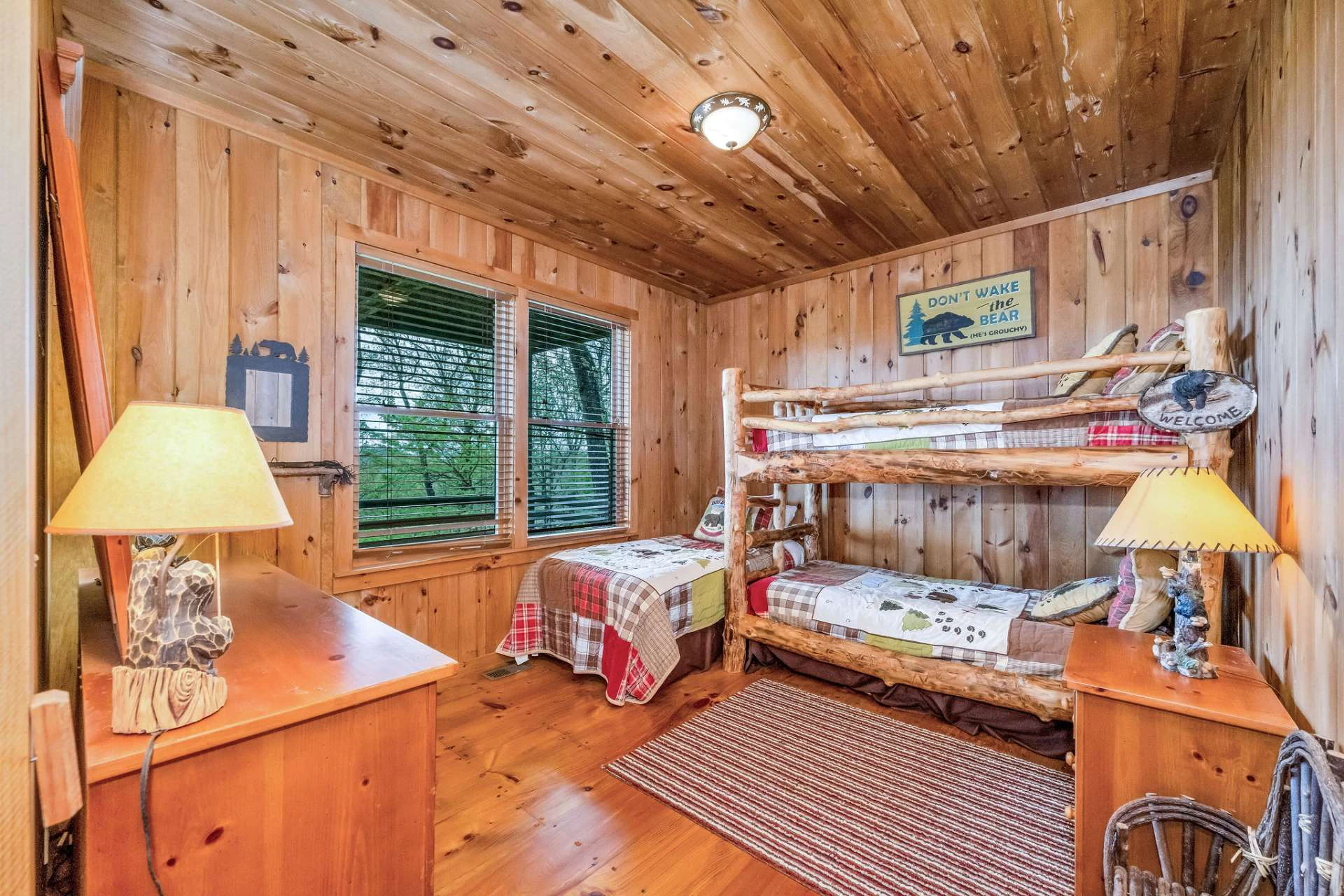 Image number 15 for the current listing