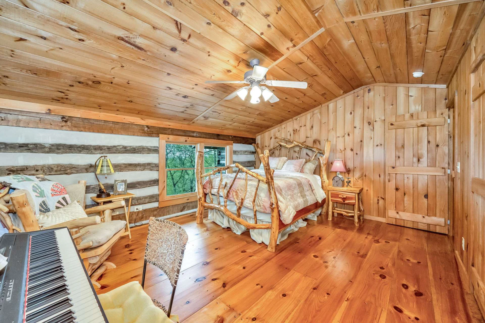 Image number 4 for the current listing