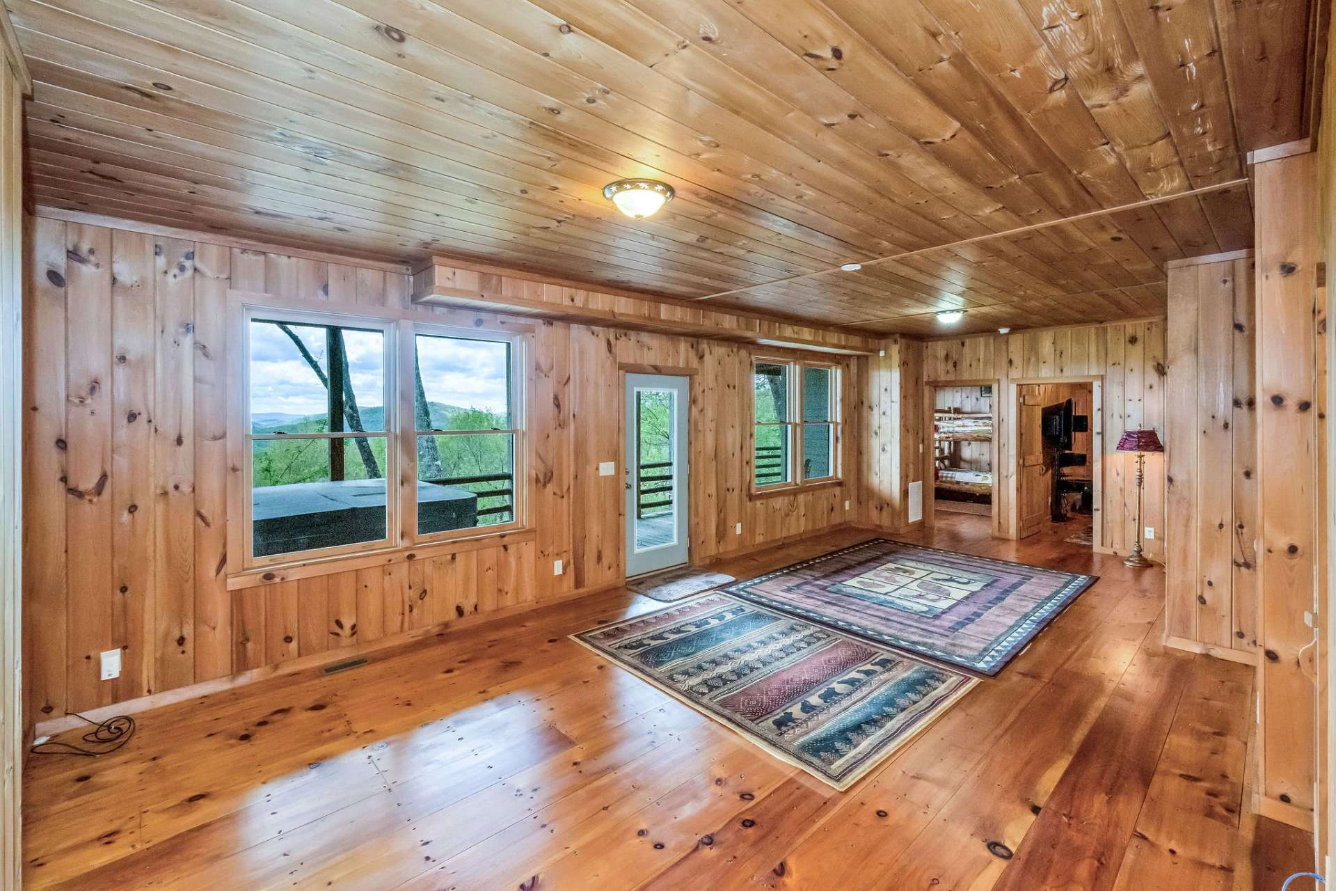 Image number 16 for the current listing