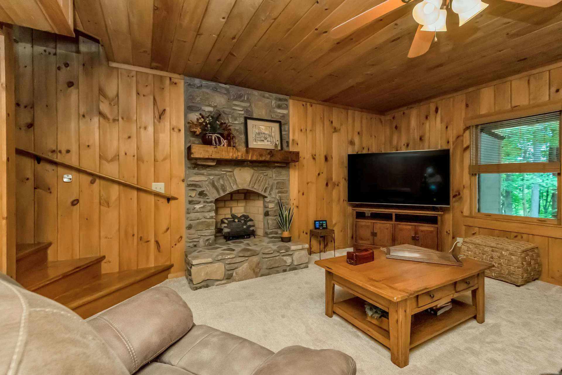 Image number 5 for the current listing
