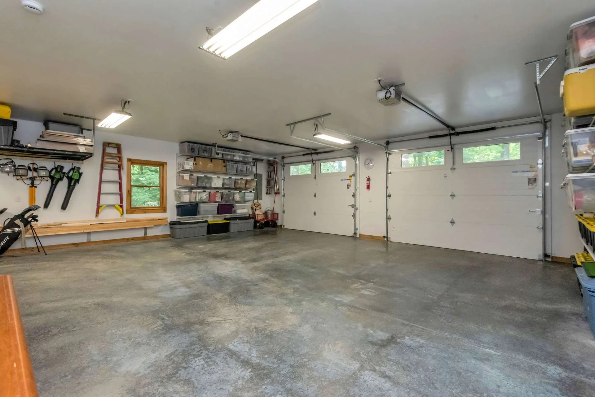 Image number 19 for the current listing