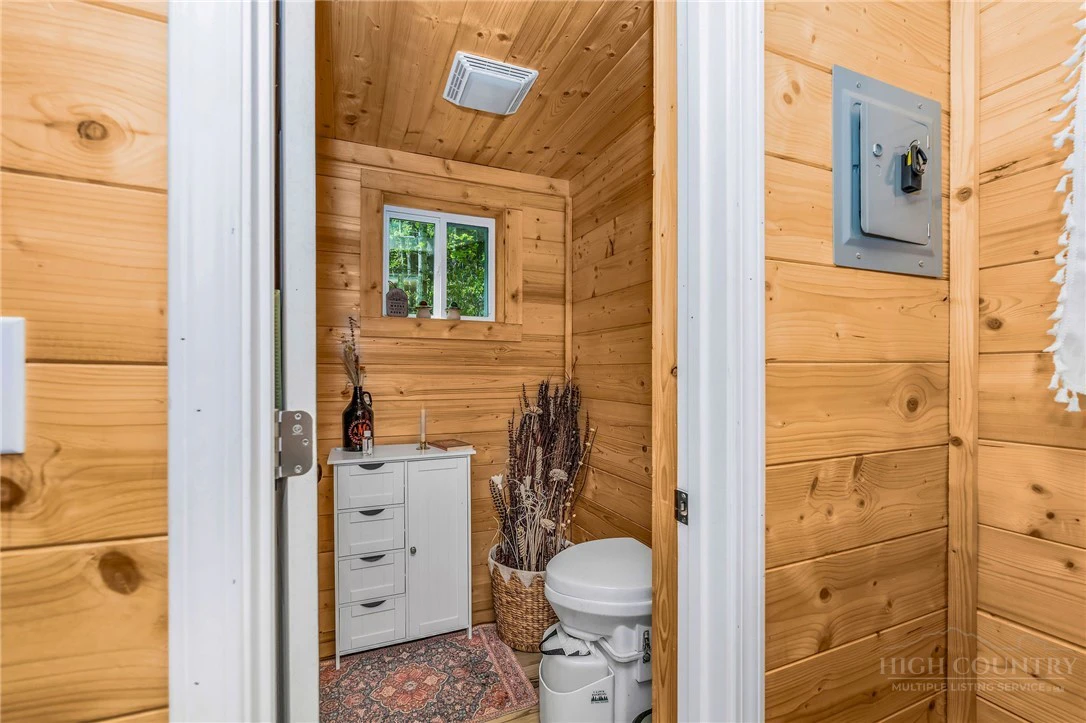 Image number 2 for the current listing