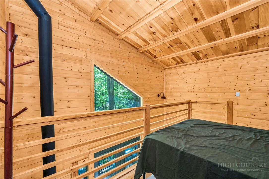 Image number 11 for the current listing