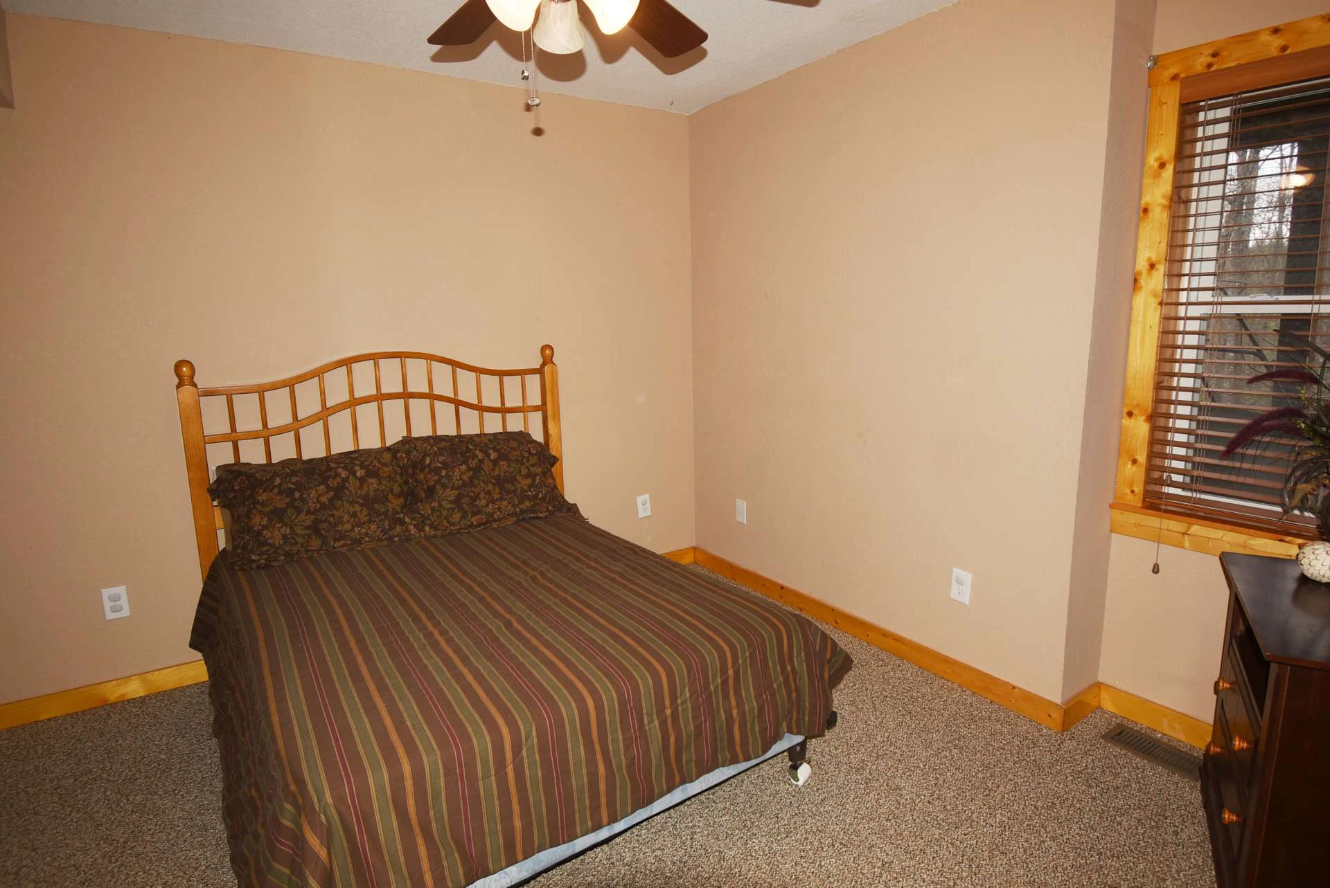 Image number 8 for the current listing
