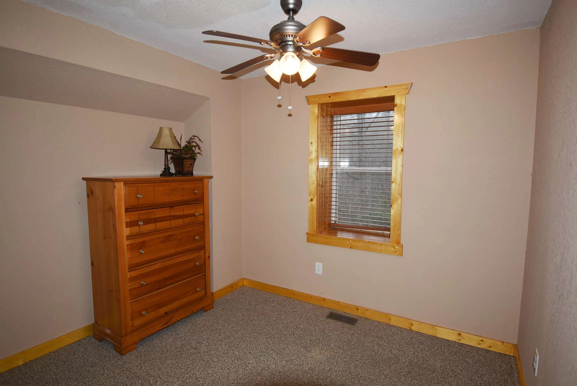 Image number 6 for the current listing