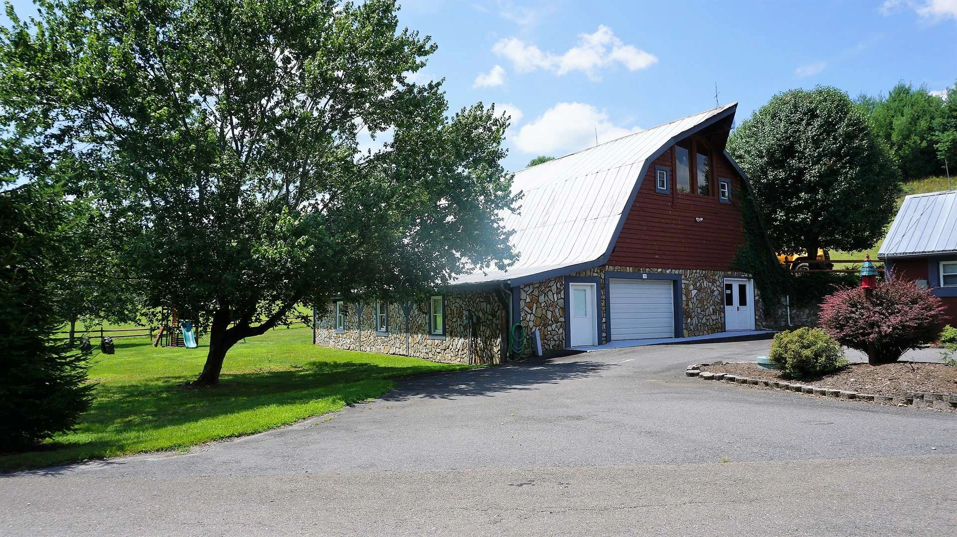 Image number 16 for the current listing