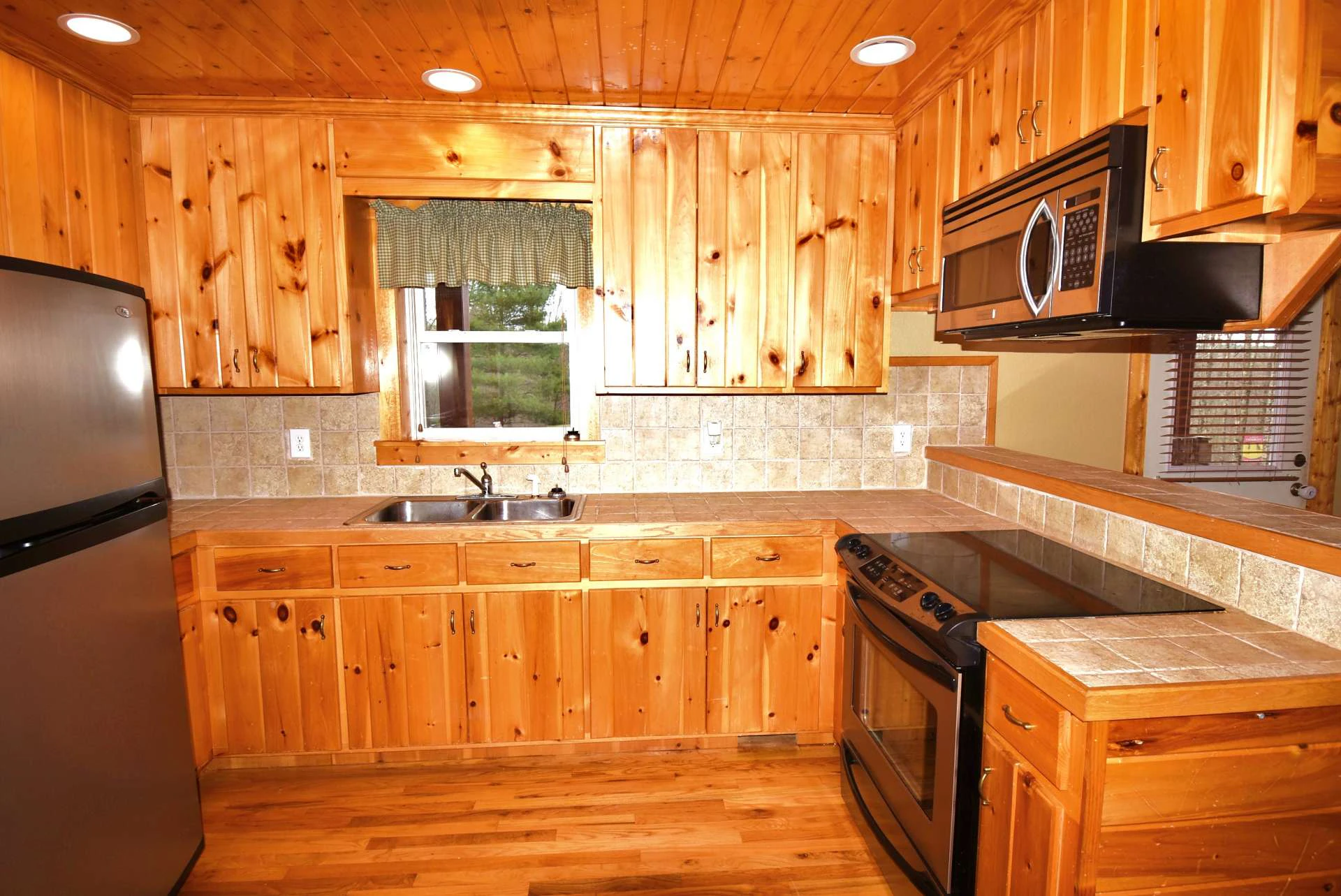 Image number 2 for the current listing