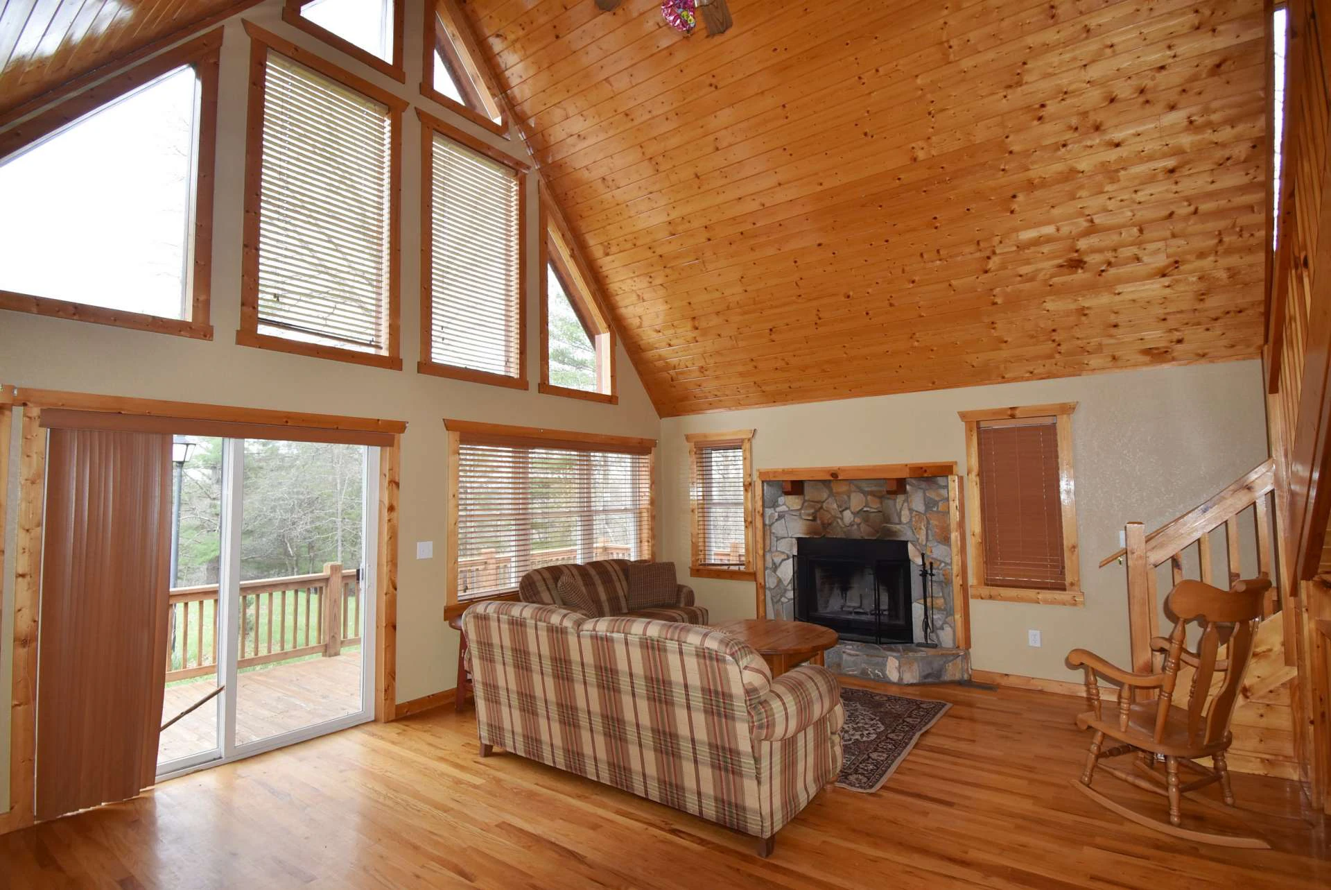 Image number 15 for the current listing
