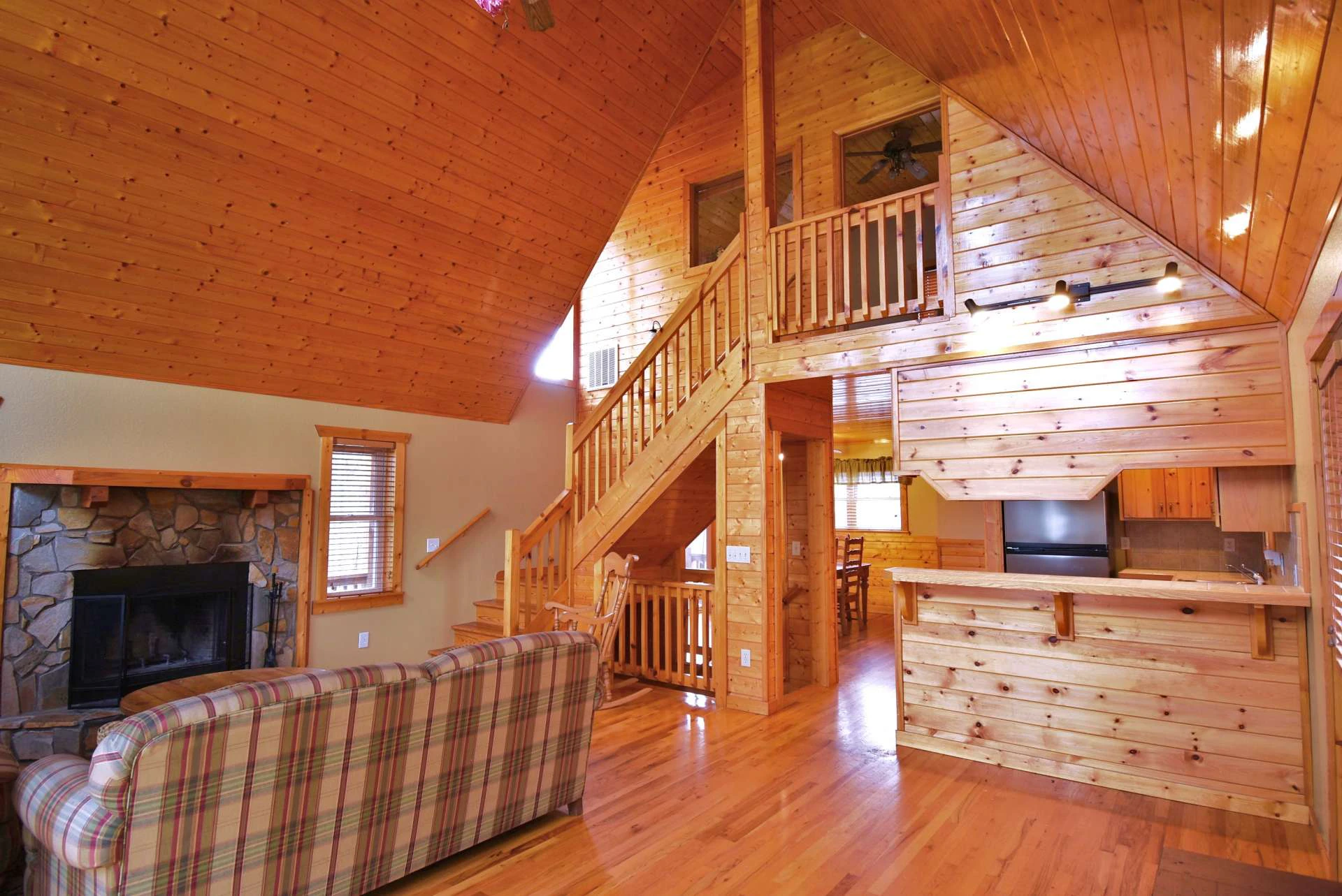 Image number 14 for the current listing