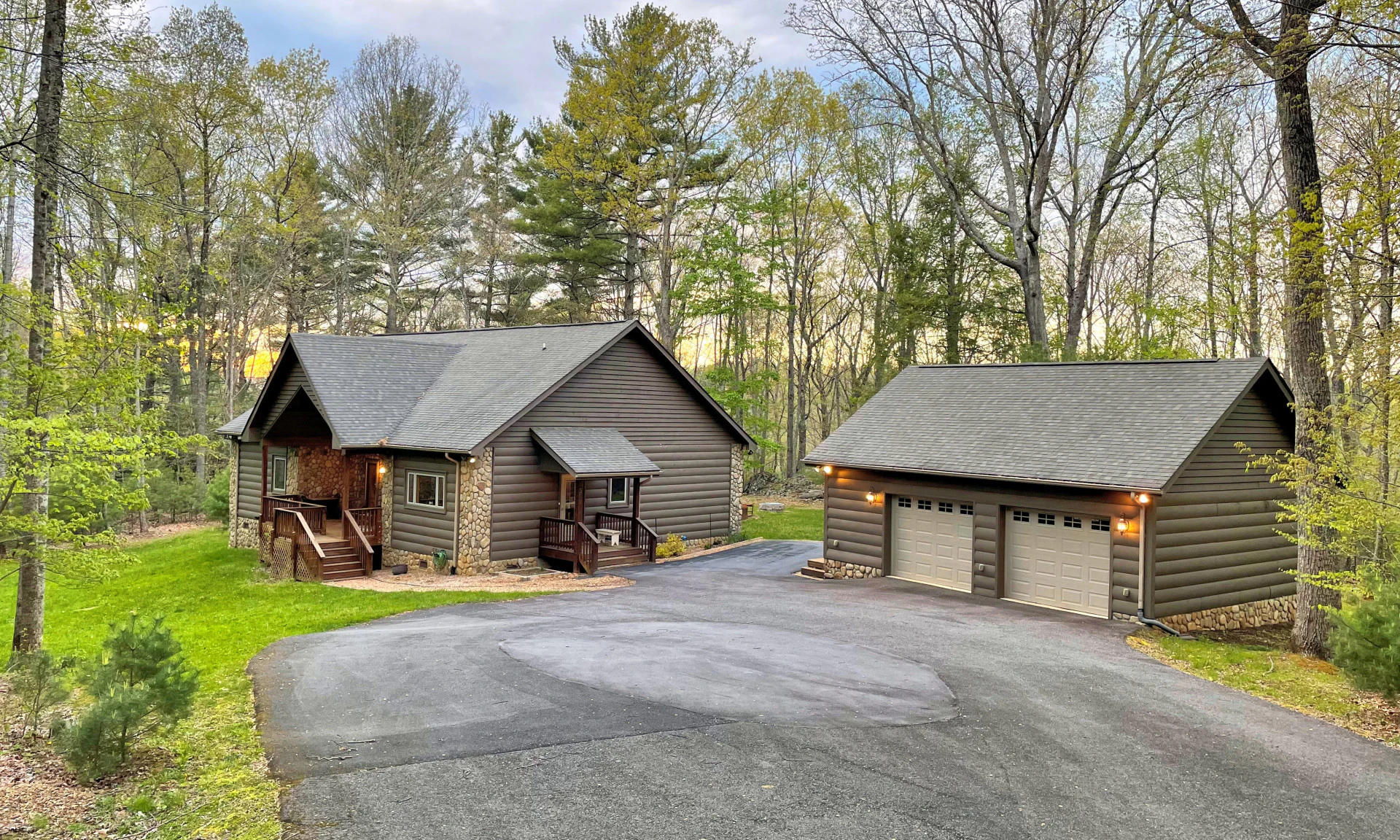 Image number 1 for the current listing