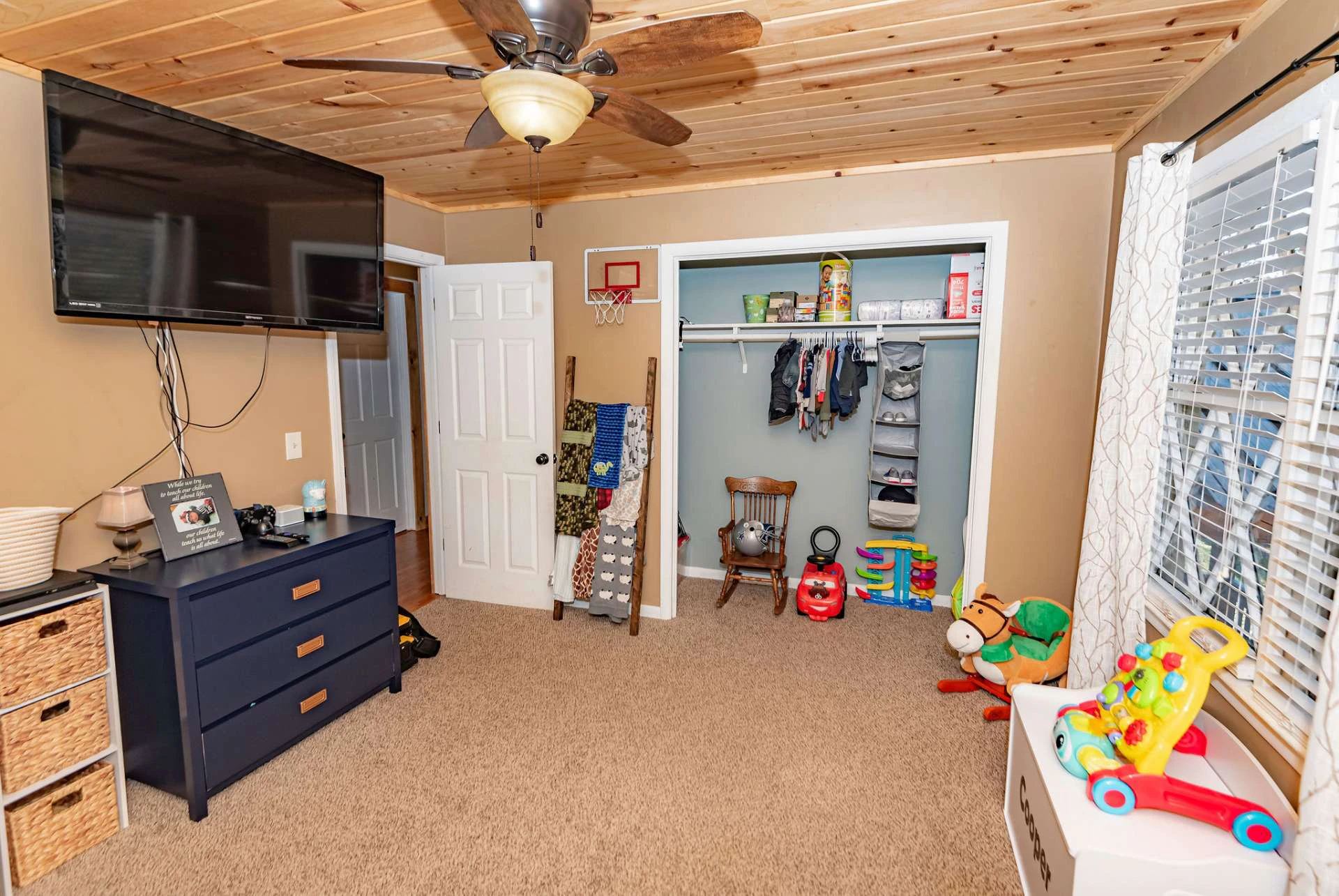 Image number 13 for the current listing