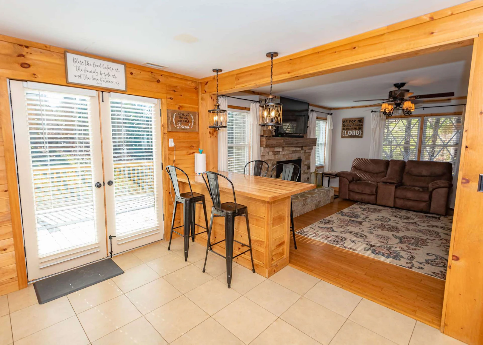 Image number 17 for the current listing