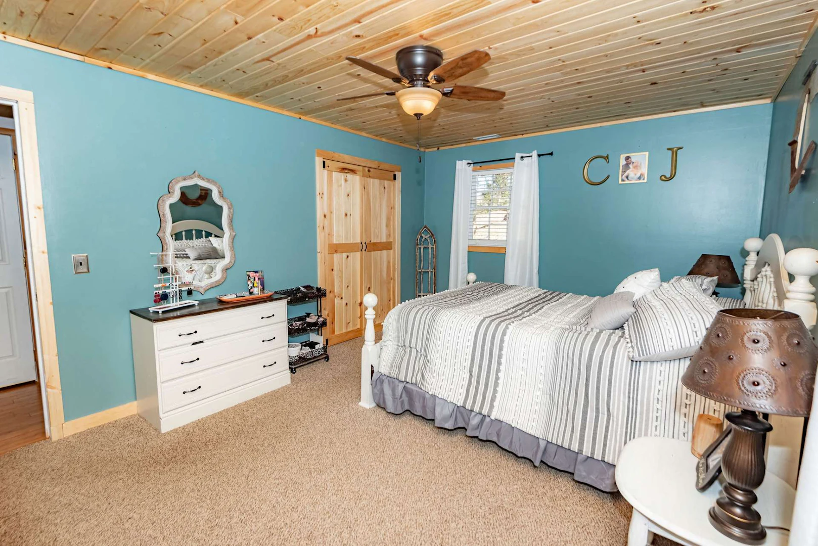 Image number 11 for the current listing