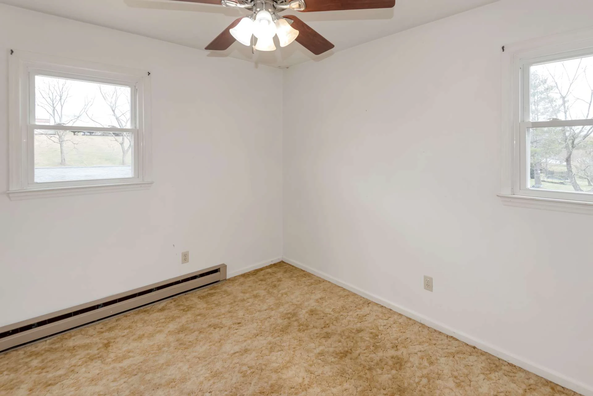 Image number 19 for the current listing