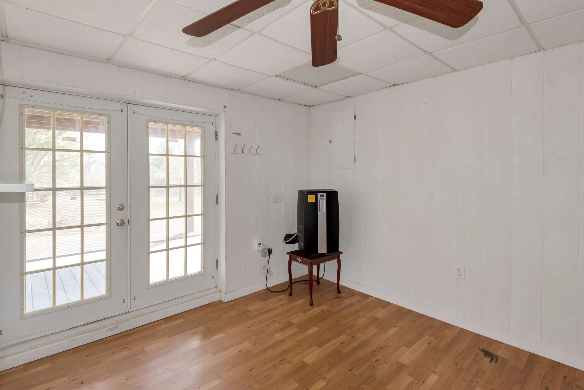 Image number 11 for the current listing