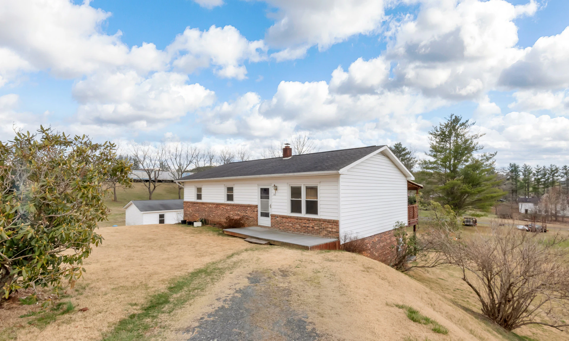 Image number 1 for the current listing