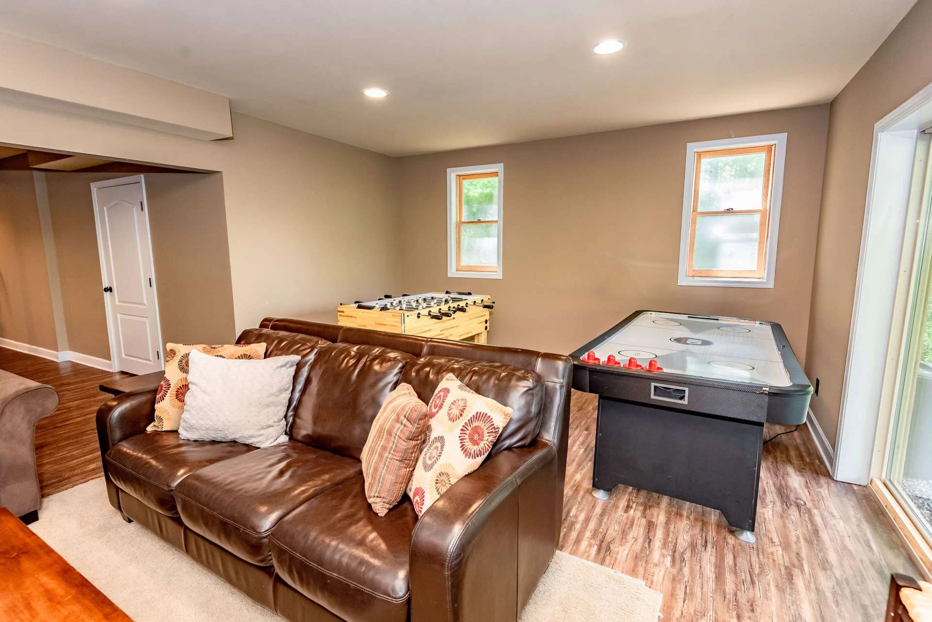 Image number 9 for the current listing