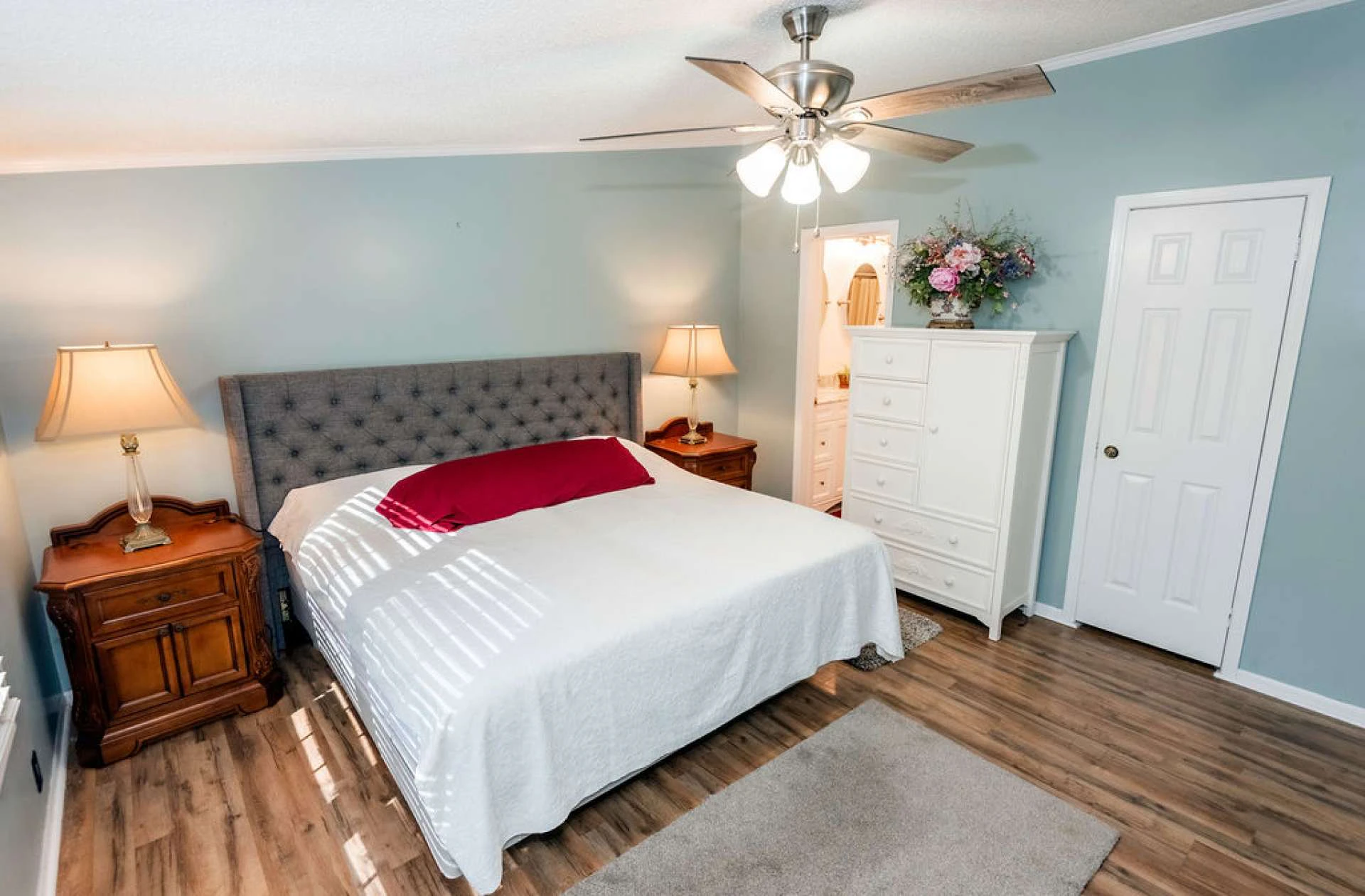 Image number 3 for the current listing