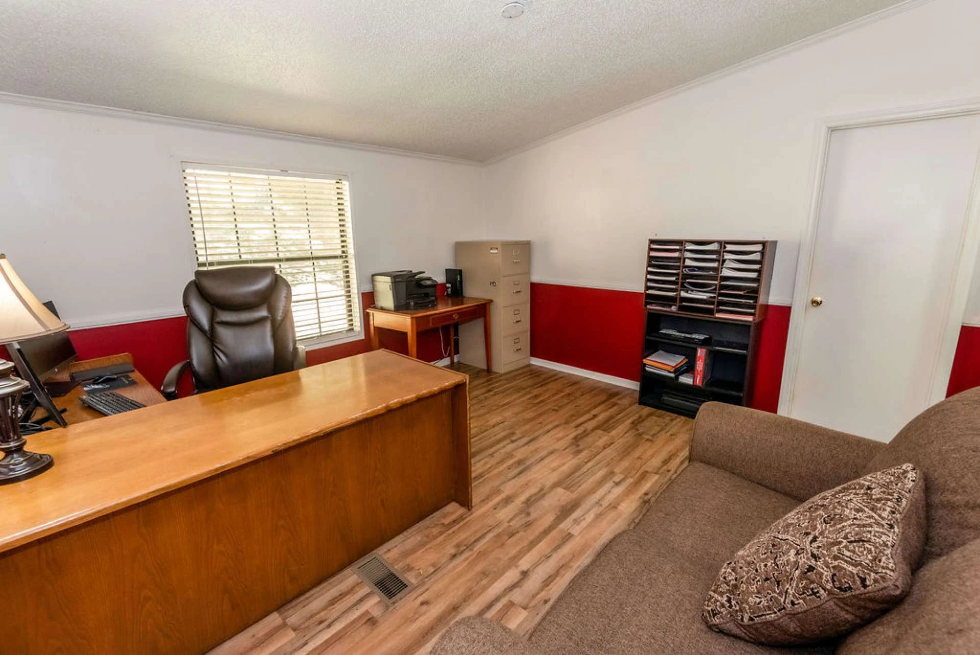 Image number 4 for the current listing