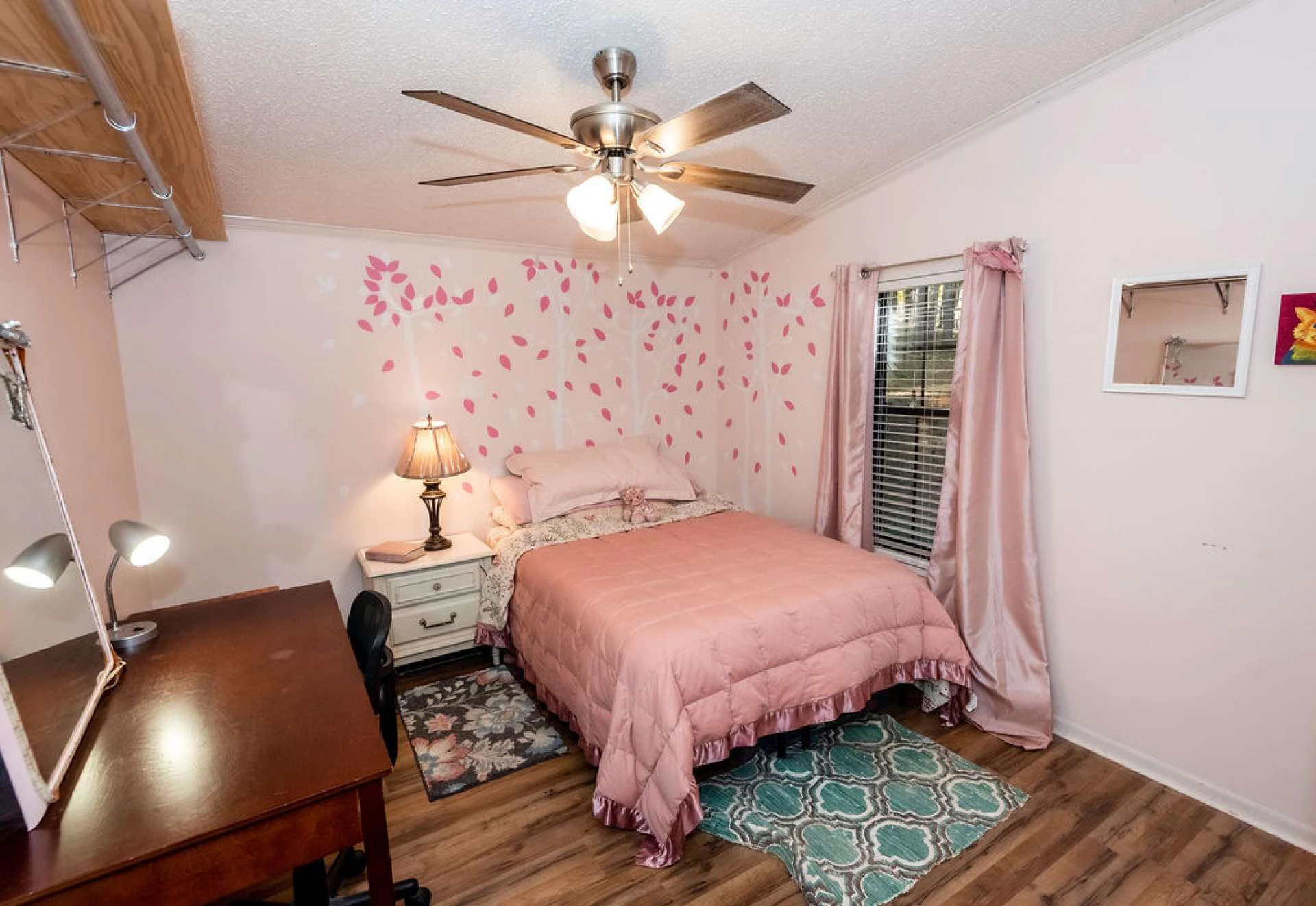 Image number 5 for the current listing
