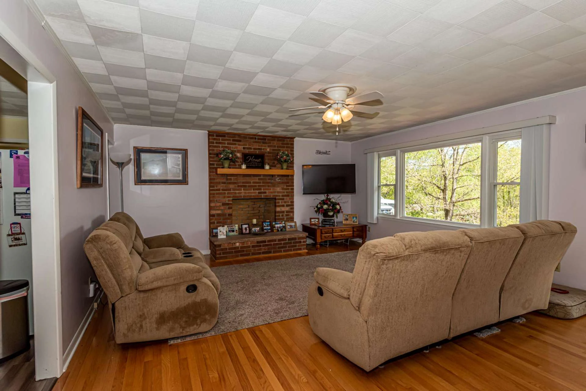 Image number 14 for the current listing