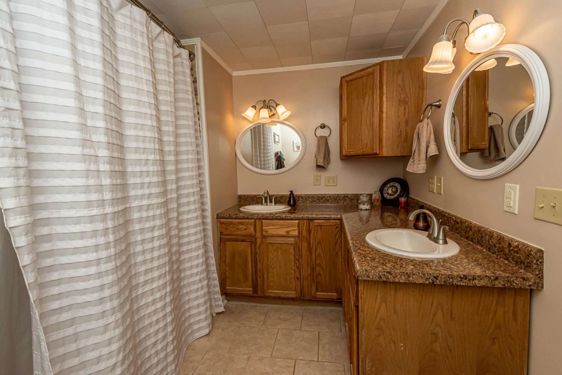 Image number 9 for the current listing