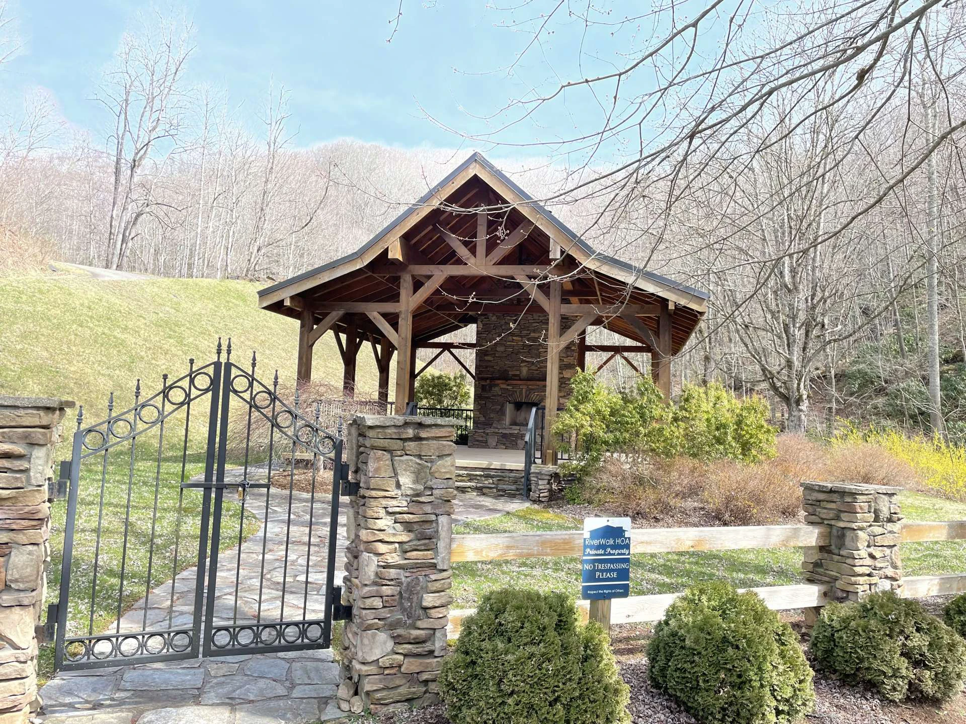 Image number 2 for the current listing