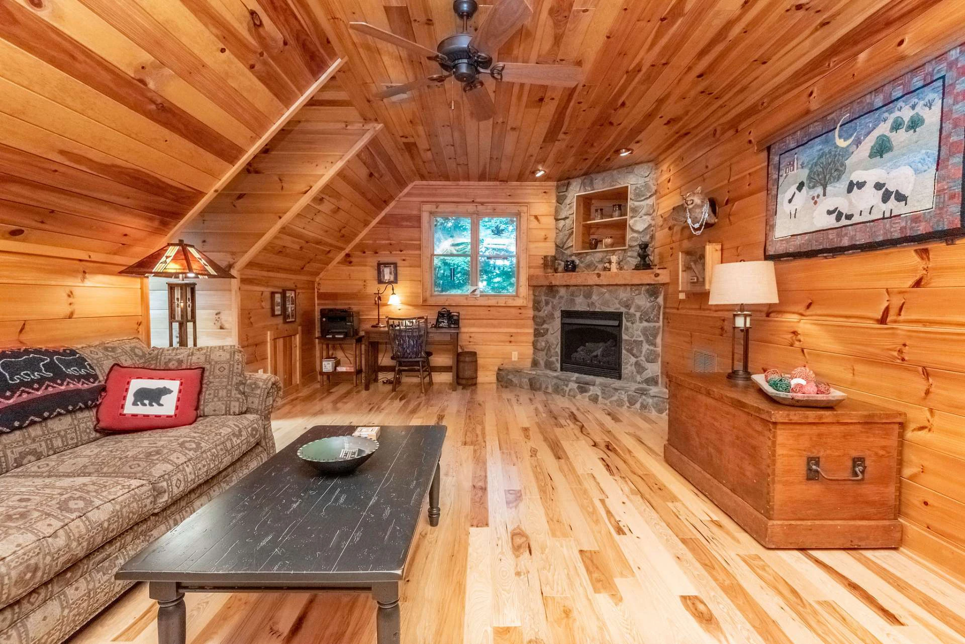 Image number 16 for the current listing