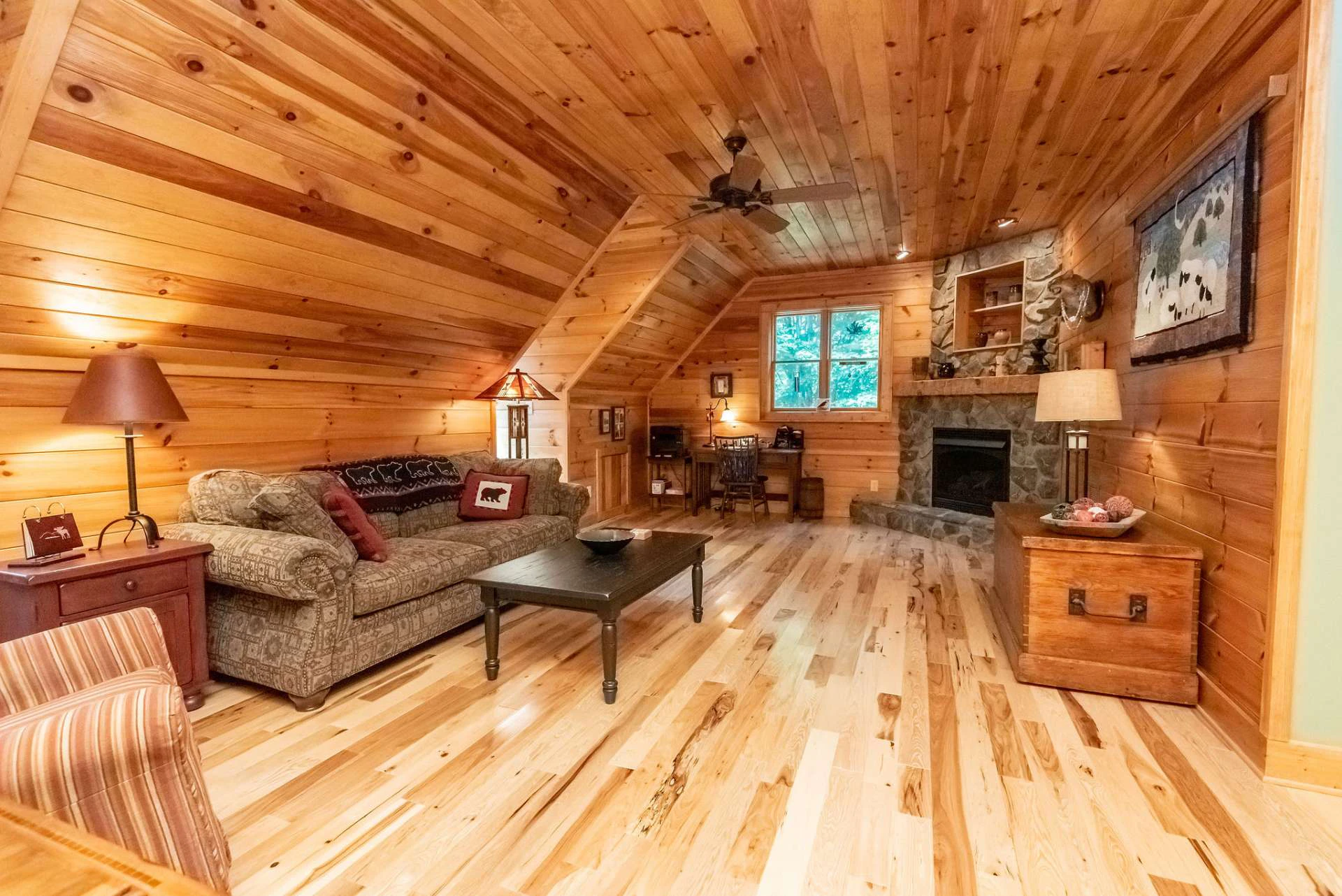 Image number 3 for the current listing