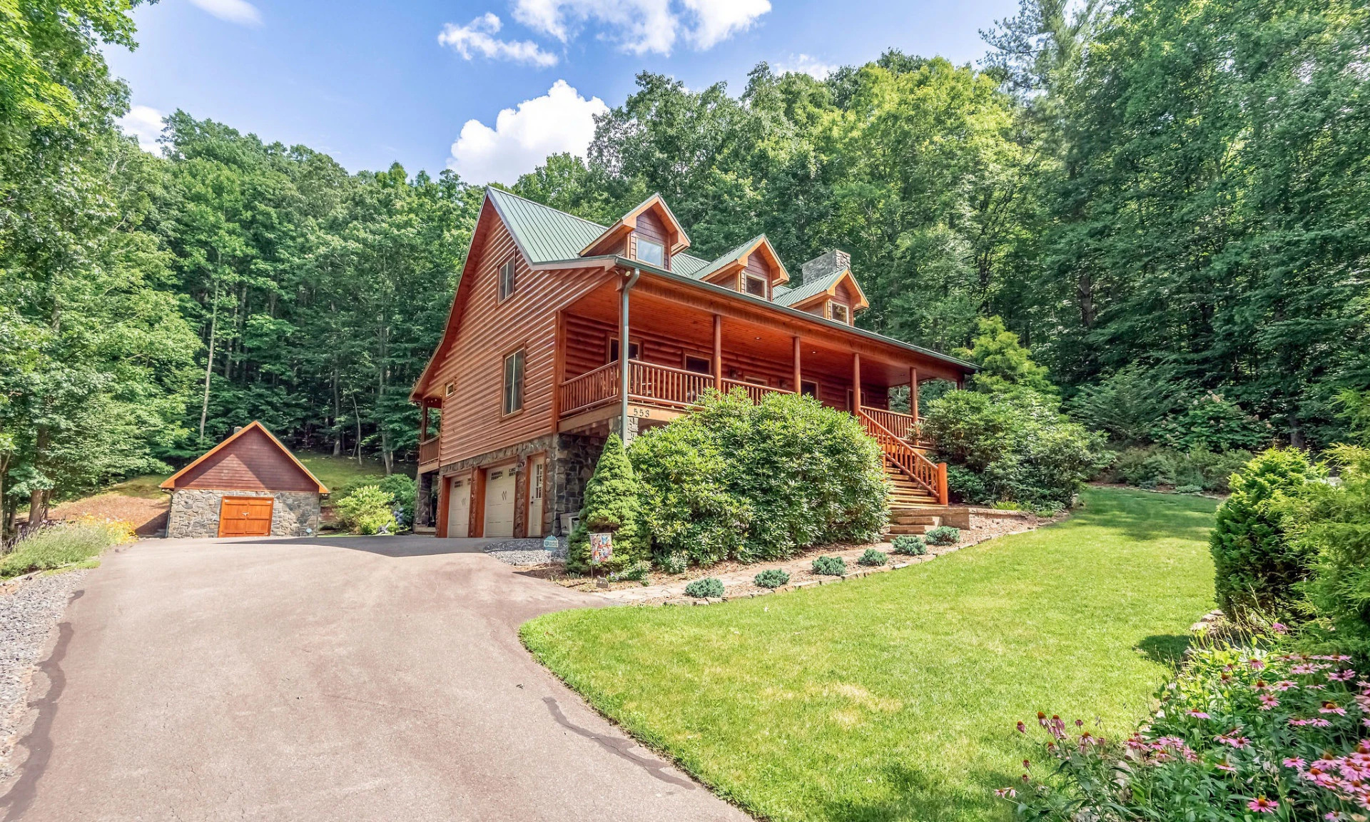 Image number 1 for the current listing