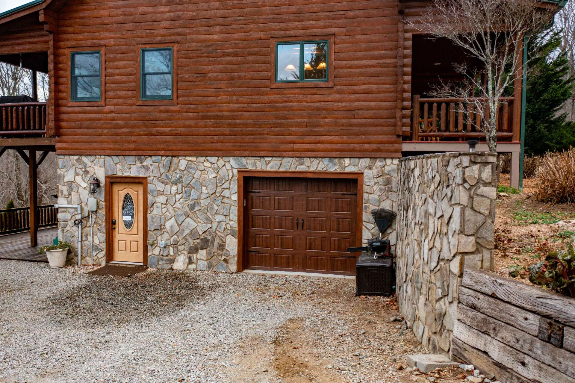 Image number 17 for the current listing