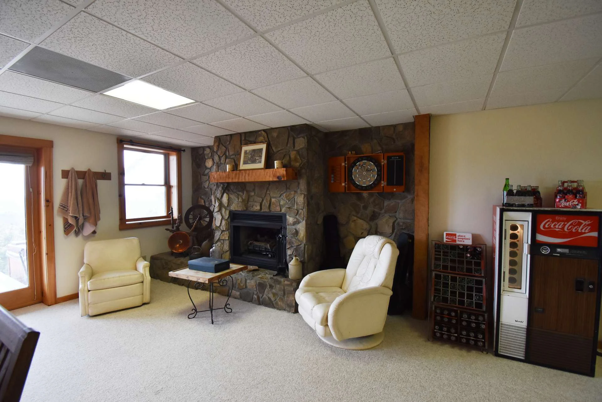 Image number 15 for the current listing