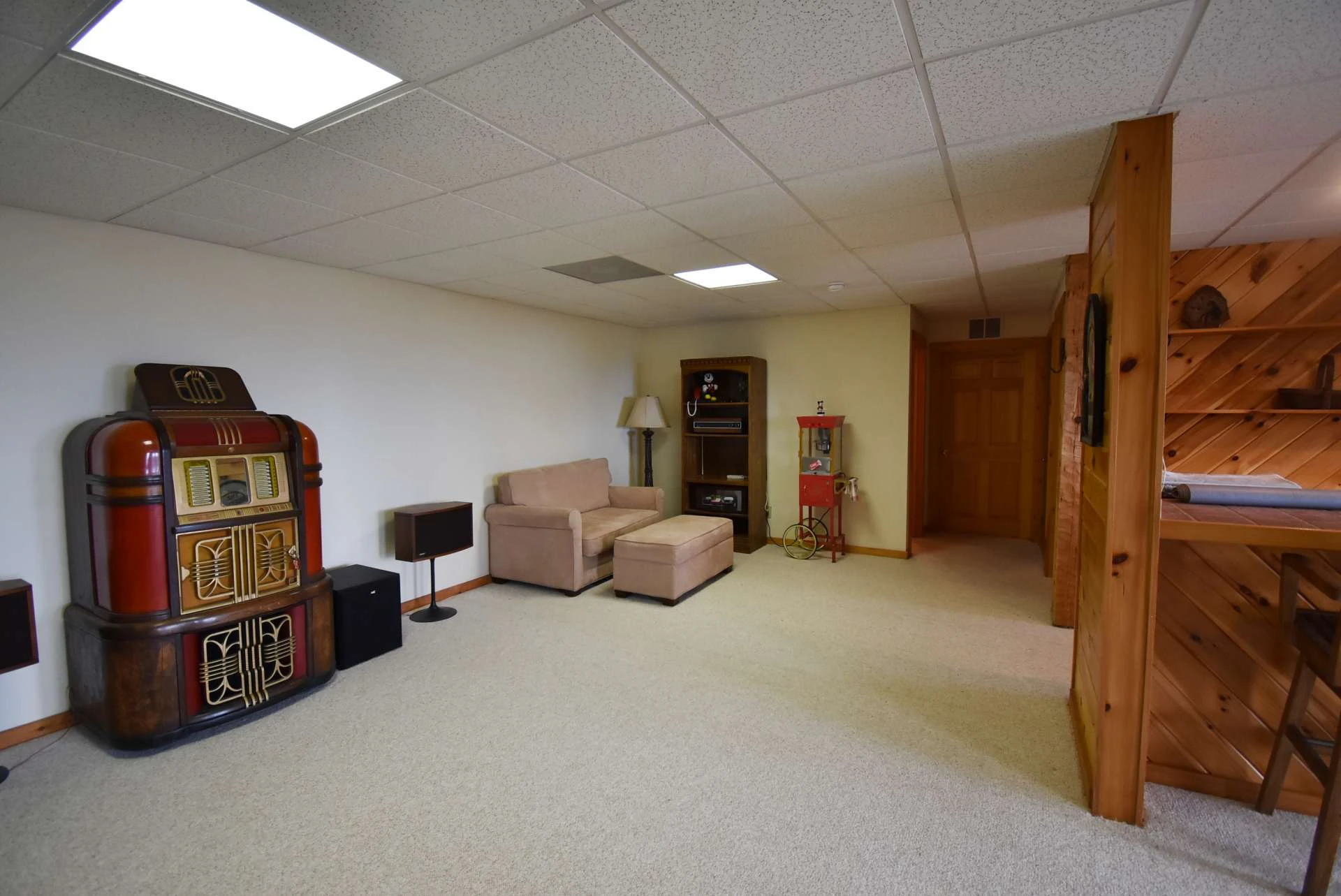 Image number 14 for the current listing