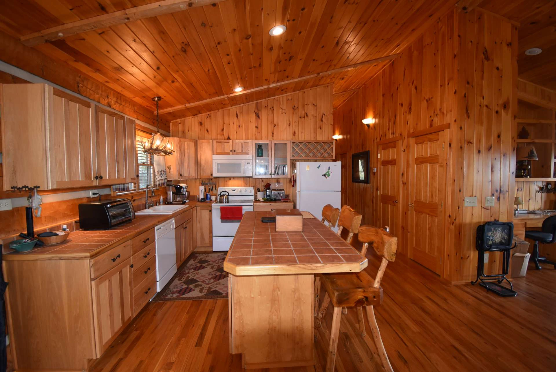 Image number 21 for the current listing