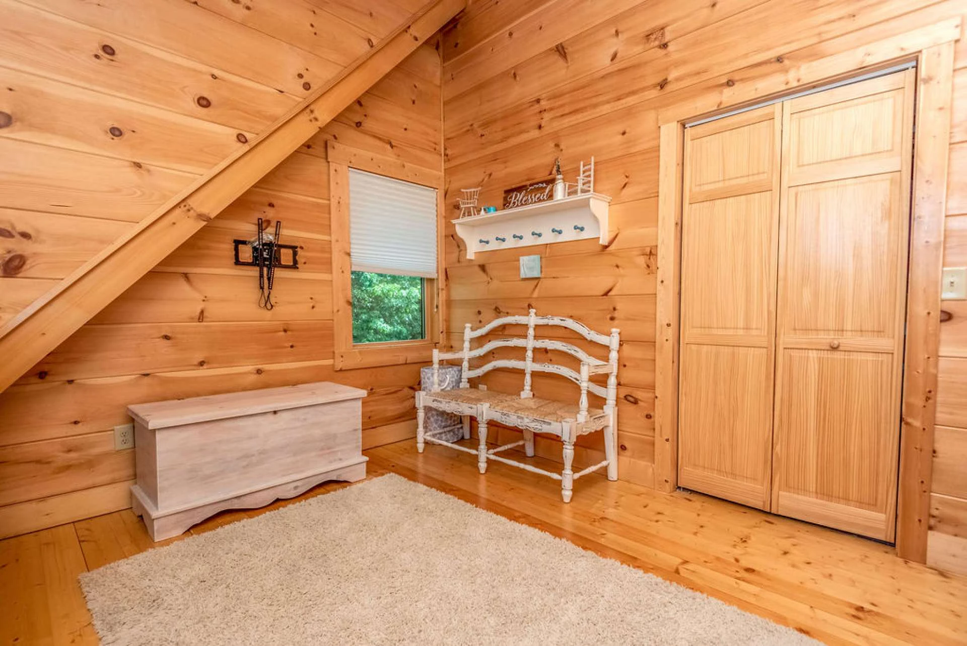 Image number 11 for the current listing