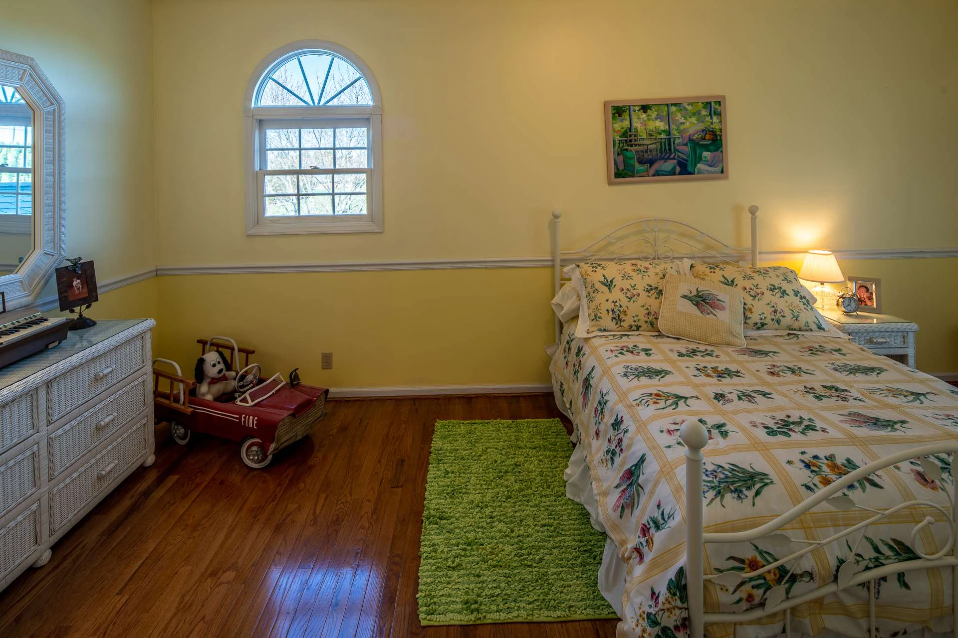 Image number 2 for the current listing