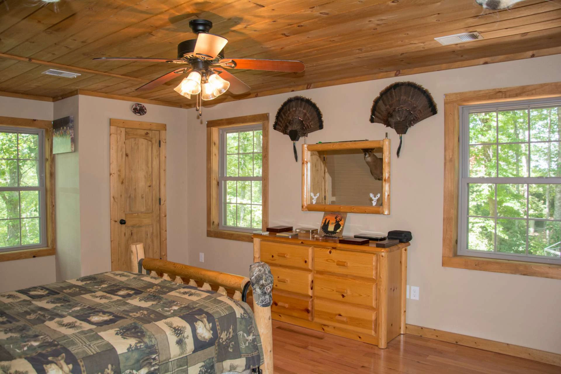 Image number 16 for the current listing