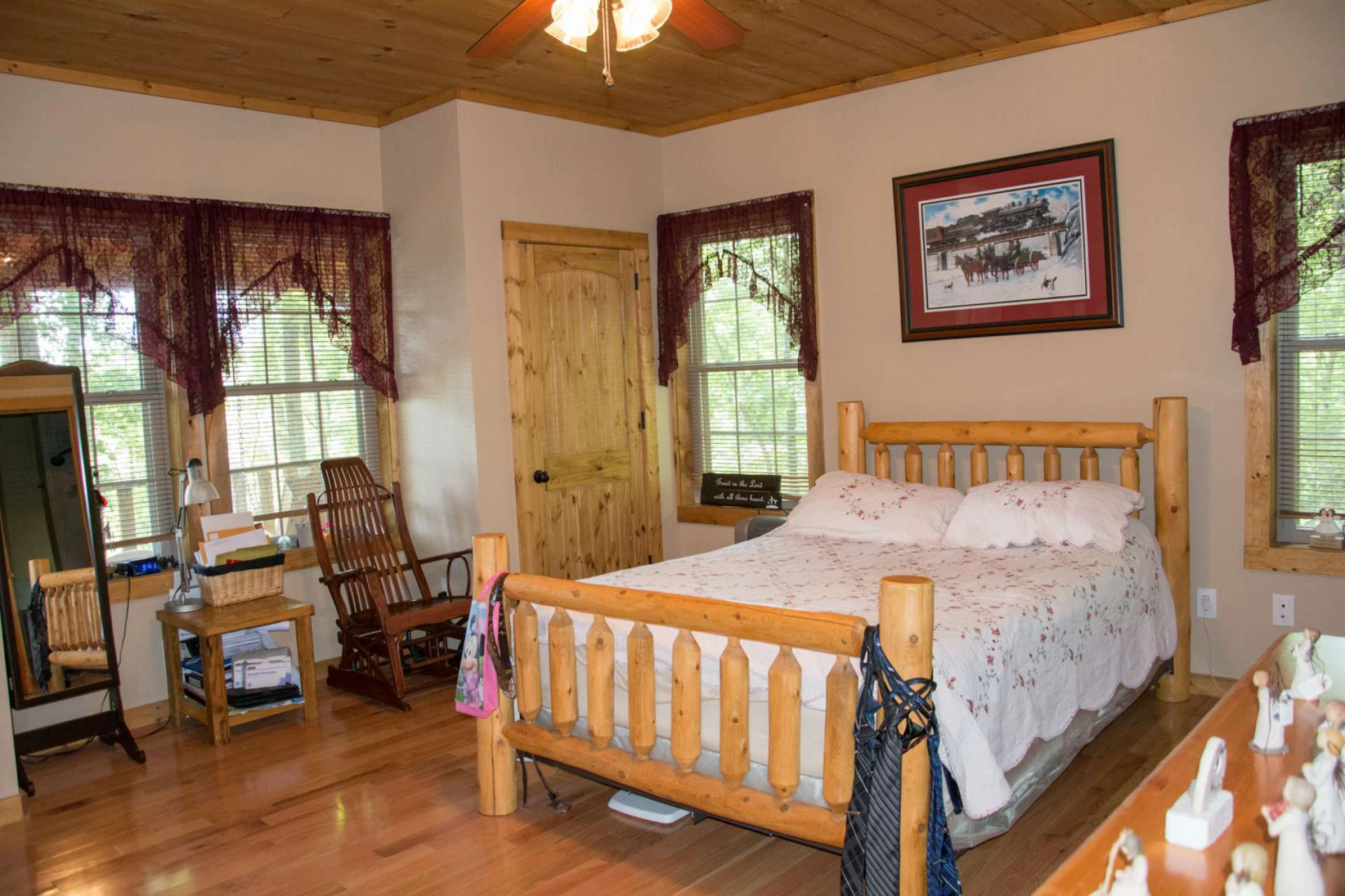 Image number 11 for the current listing