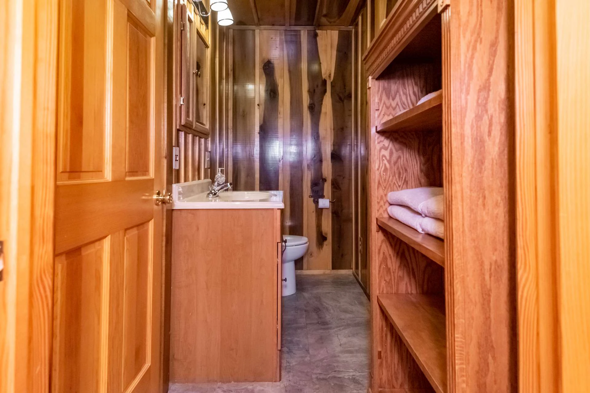 Image number 5 for the current listing