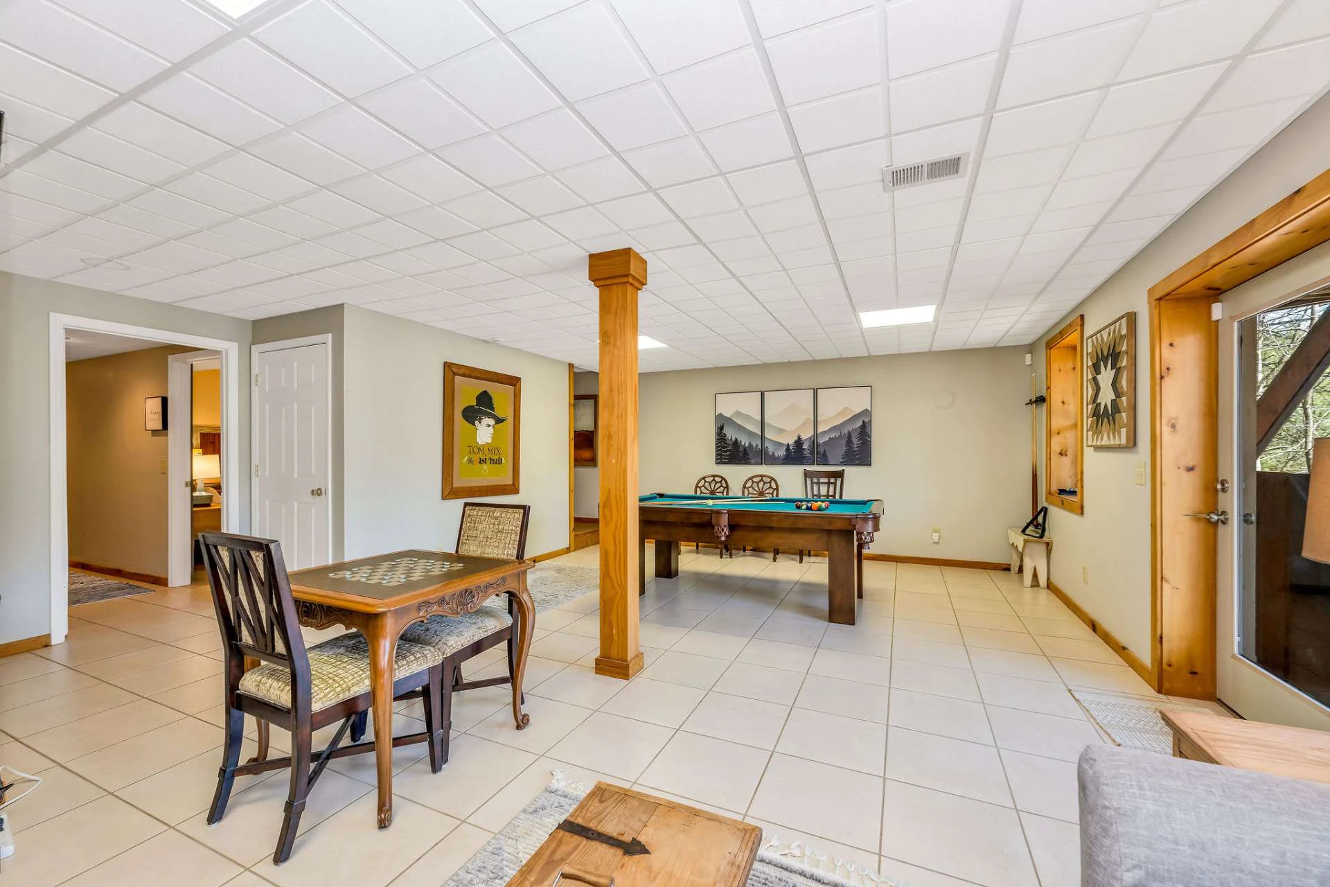 Image number 15 for the current listing